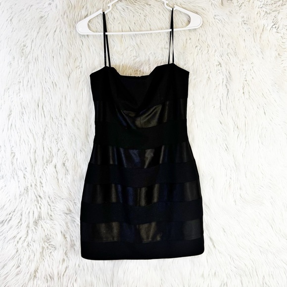 Laundry By Shelli Segal Dresses & Skirts - Vintage Laundry by Shelli Segal satin matte striped strapless dress